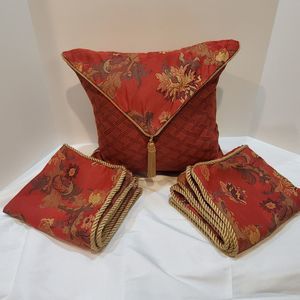 Newport CAMPANIA Lot 2 King Pillow Shams 1 Envelope Accent Pillow Red/Gold